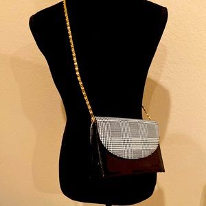 Monzo&Franco black/white checkered patent leather pocketbook w/gold link chain